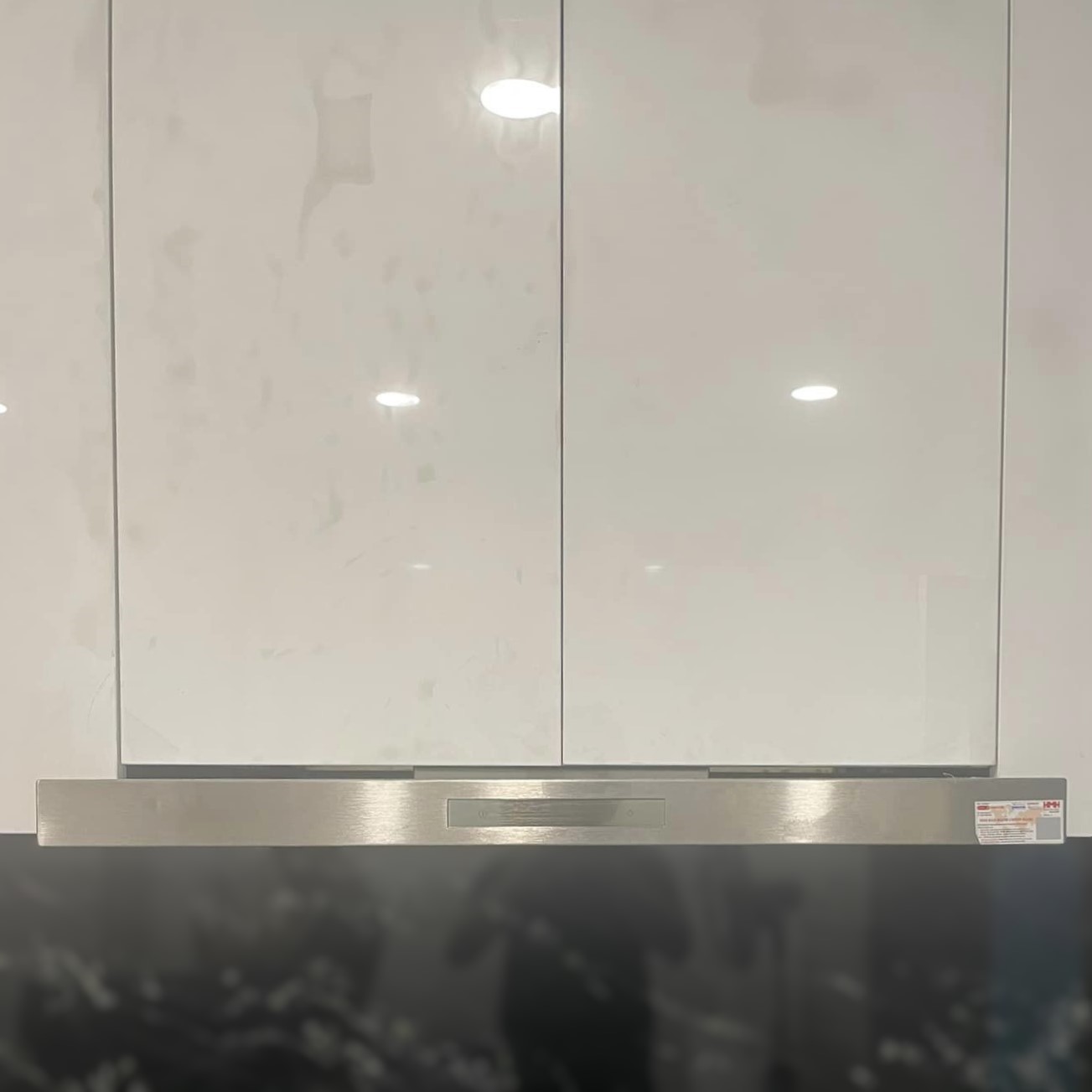 H&igrave;nh ảnh m&aacute;y h&uacute;t m&ugrave;i &aacute;p tường Bosch DWB77CM50