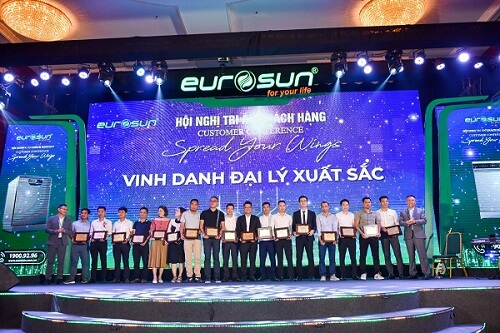 Bếp 365 - nhà phân phối xuất sắc nhất trong sự kiện “Hội nghị tri ân khách hàng 2022” của EUROSUN Việt Nam.