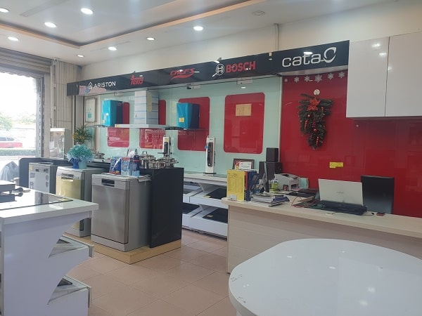 kệ trưng bày sản phẩm các hãng