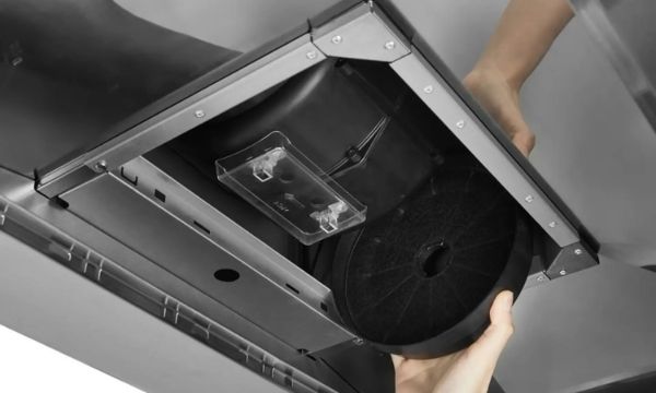 Tháo bộ lọc than hoạt tính cũ