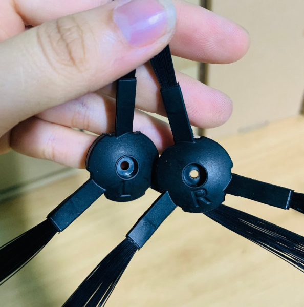 Chổi chính (Main Brush / Roller Brush)