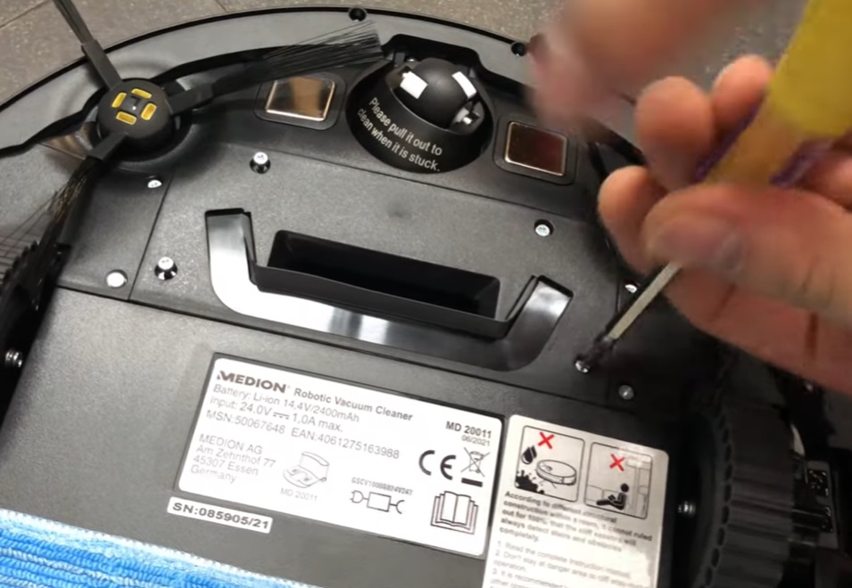 Đóng nắp đáy và cố định lại