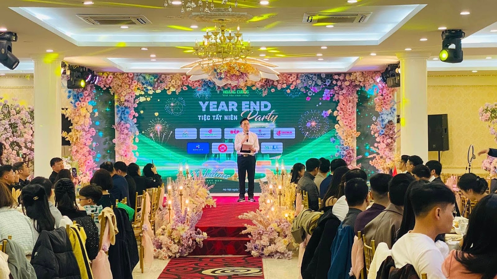 Sự kiện Year End Party tại đầu cầu Hà Nội - Tối ngày 11/1/2025