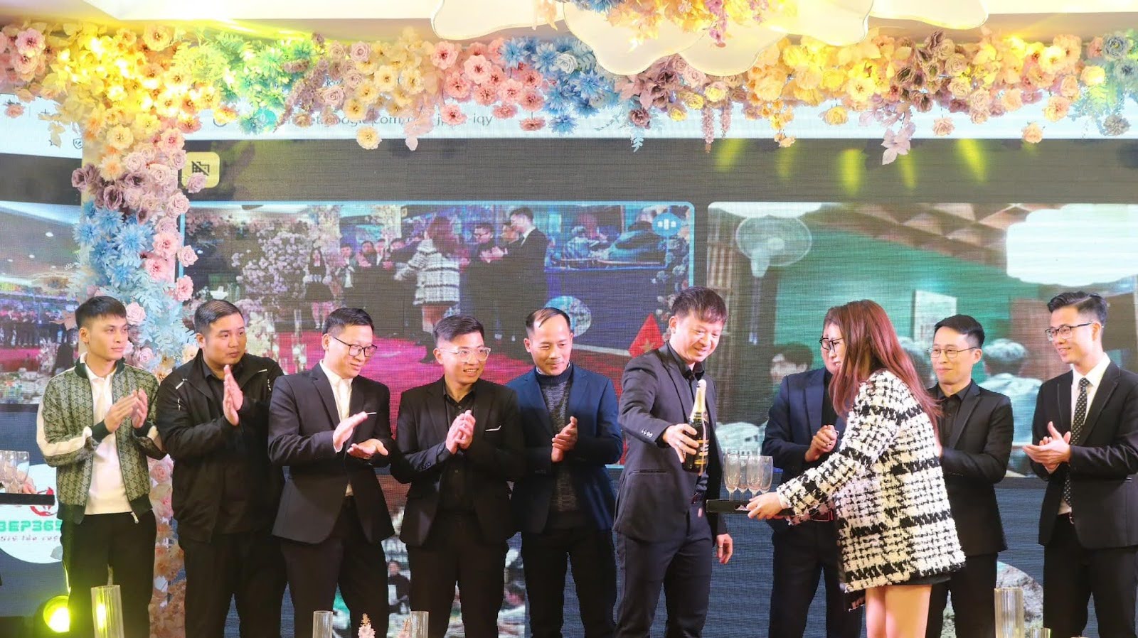 Cùng nhau nhìn lại chặng đường phát triển của năm qua