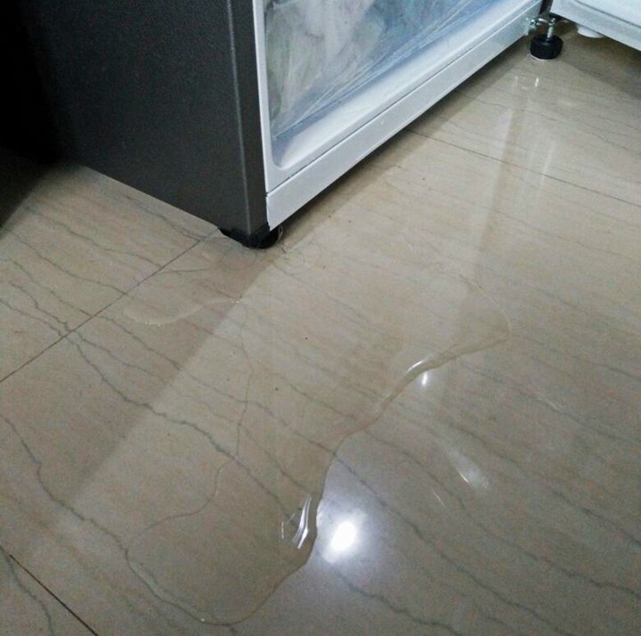Tủ lạnh bị chảy nước