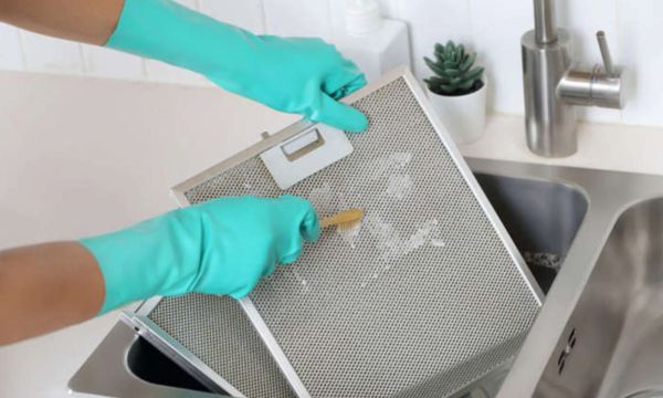 Vệ sinh lưới lọc dầu mỡ