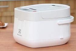 Nồi cơm Electrolux ERC6503W
